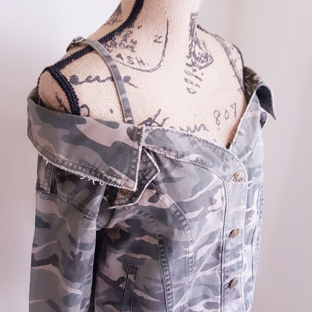 LAST ONE Camouflage Off Shoulder Jacket - Picture 5 of 8